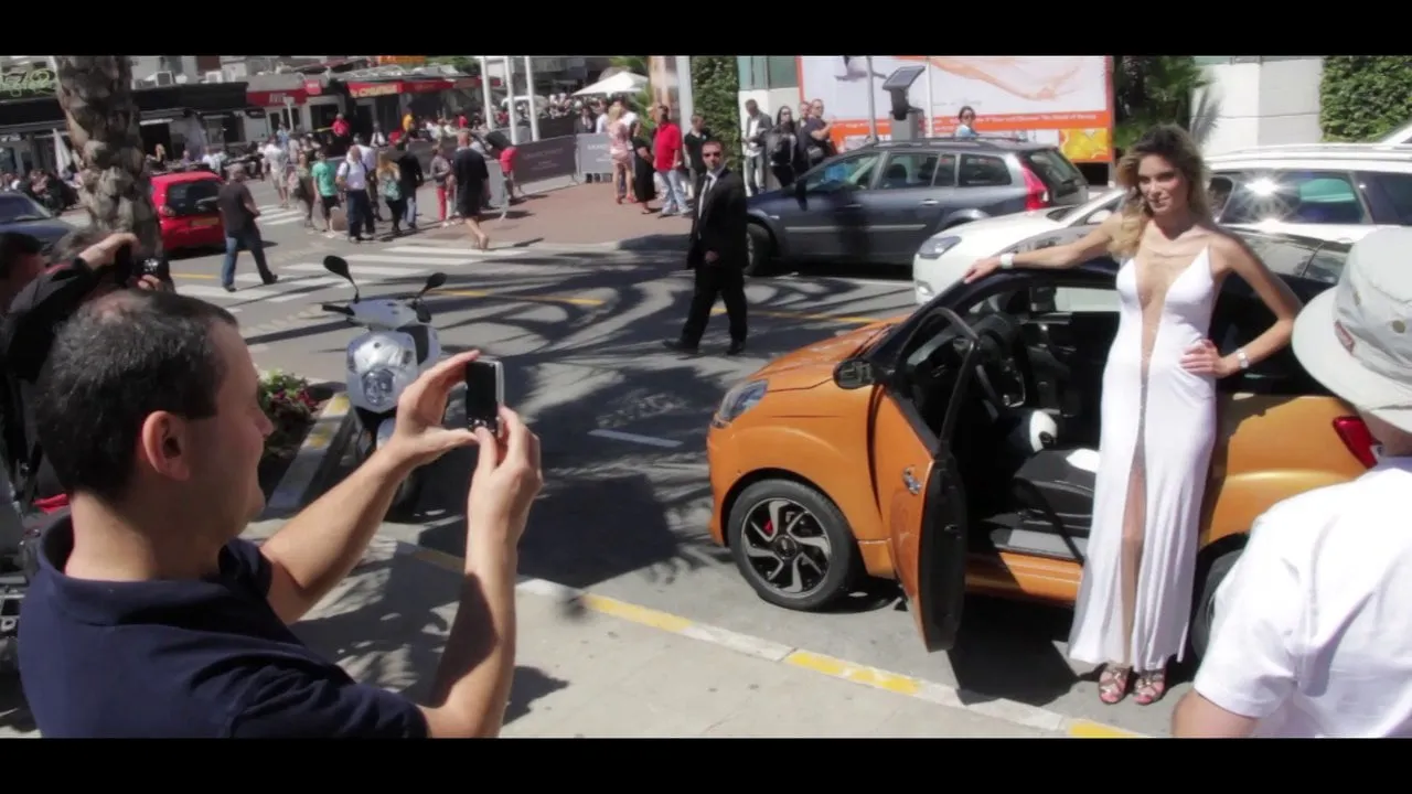 Présentation de la Ligier JS 50 orange sur la Croisette pendant le Festival de Cannes
